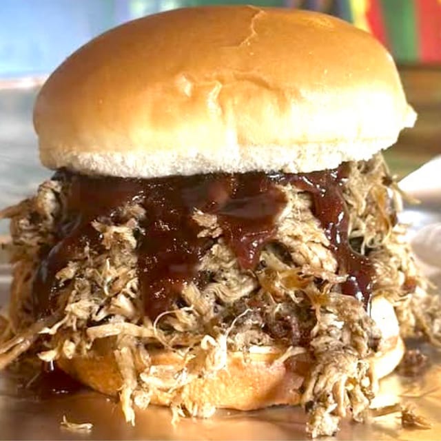 Pulled Smoked Chicken Sammich.